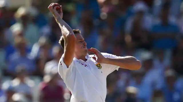 Morne Morkel bowls