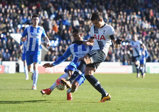 Erik Lamela shoots towards goal