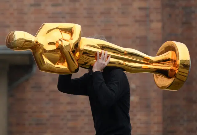 The Oscars trophy