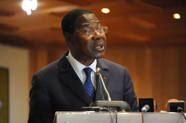 Benin's president Thomas Boni Yayi, mediating in post-coup talks in Burkina Faso (L) delivers a speech following a meeting on September 23, 2015 in Ouagadougou