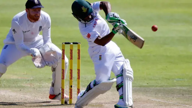 Temba Bavuma bats