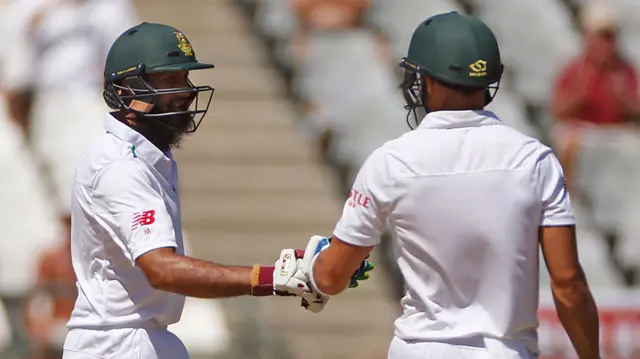 Hashim Amla and Faf Du Plessis shake hands