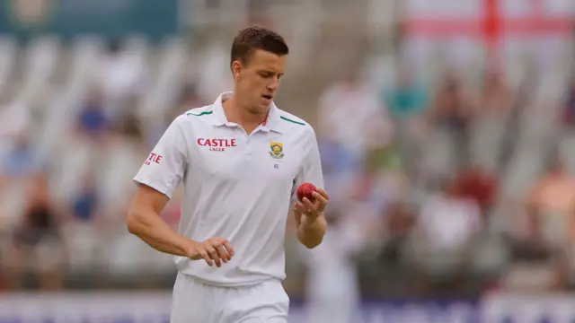 Morne Morkel prepares to bowl