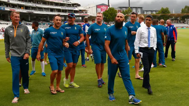 Hashim Amla and the South Africa team