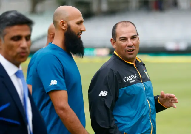 Hashim Amla and coach Russell Domingo