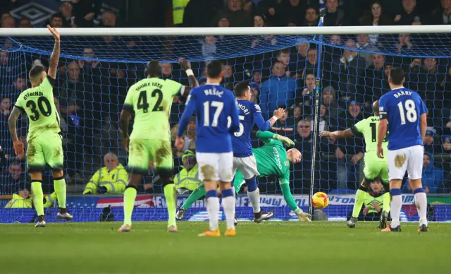 Everton score the opening goal against Manchester City