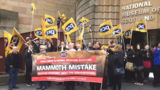 The National Museum of Scotland workers strike over weekend allowances during the 2015 Edinburgh Festival