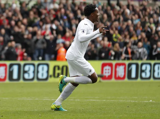 Leroy Fer celebrates