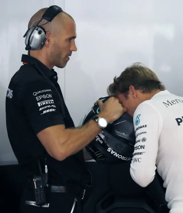 Nico Rosberg puts his helmet on