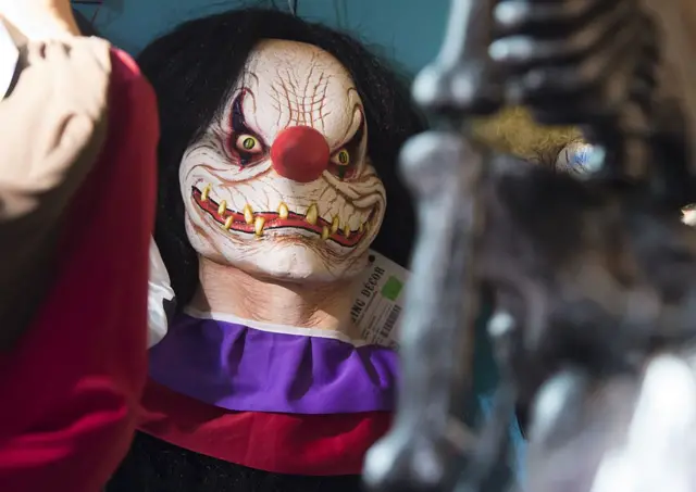 Clown mask