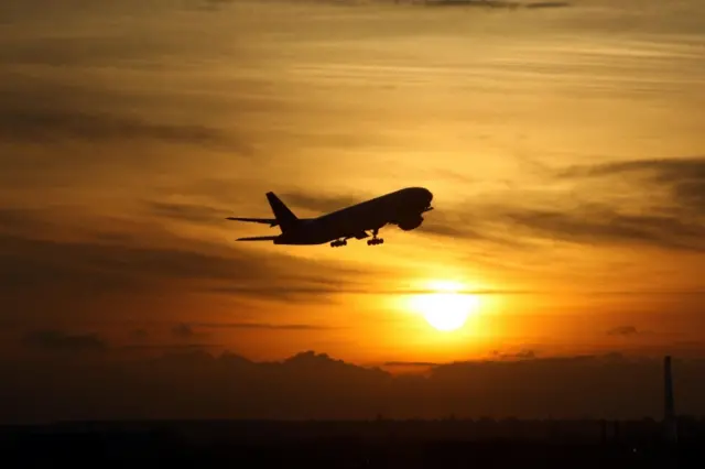 Flight across above Heathrow