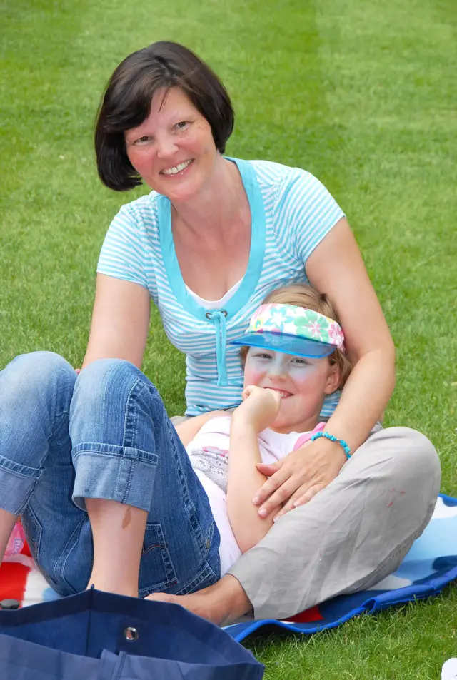 ELizabeth and katie Edwards