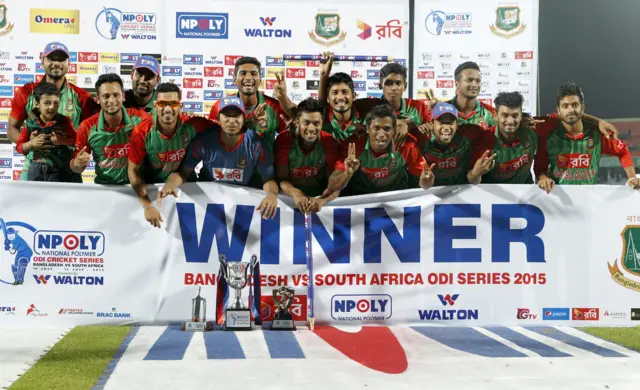 Bangladesh celebrate beating South Africa in 2015