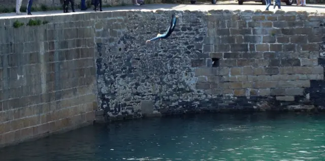 Tombstoning