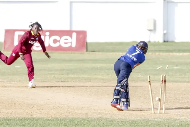 Laura Marsh bowled