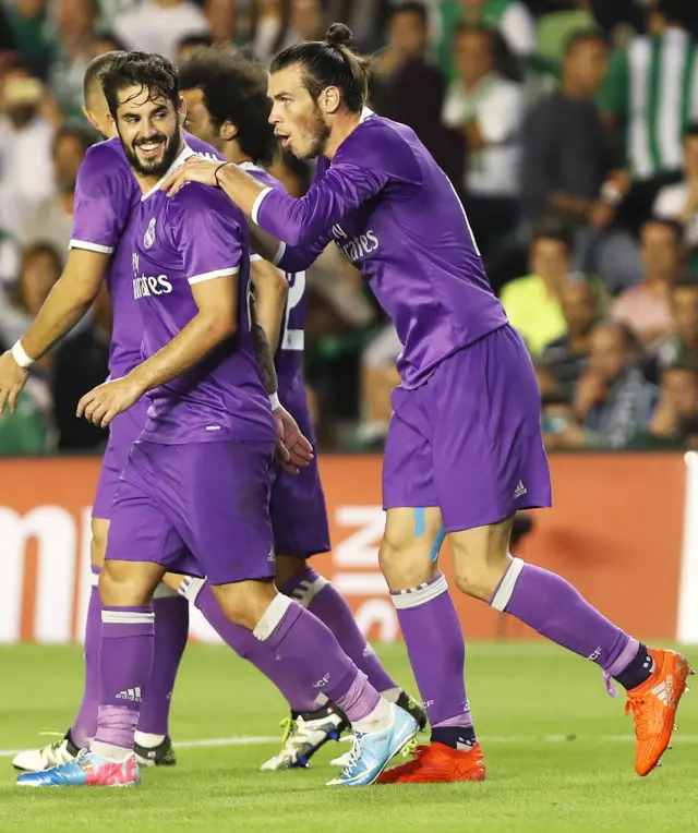 Isco and Gareth Bale celebrate