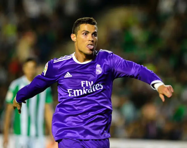 Cristiano Ronaldo celebrates