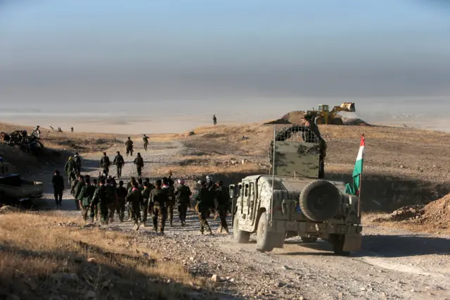 Kurdish Peshmerga forces advance towards Mosul, northern Iraq (17 October 2016)