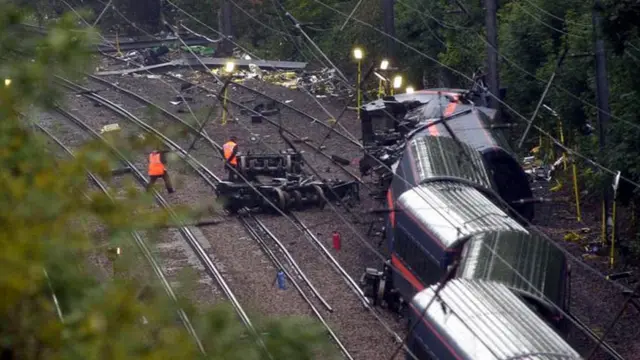 Hatfield rail crash, 17/10/00