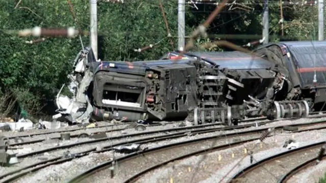 Hatfield rail crash, 17/10/00