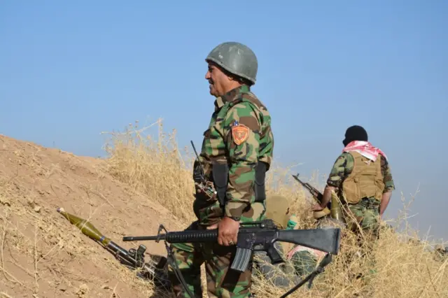 Peshmerga forces gather to the east of Mosul to attack Islamic State militants