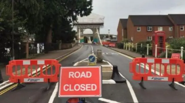 Road closure by Marlow Bridge