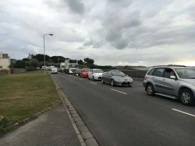 Traffic along Bulwer Avenue