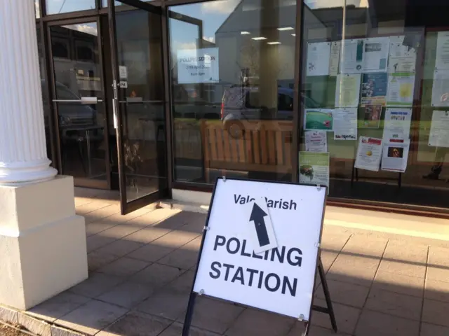 A polling sign at the Vale Douzaine Room