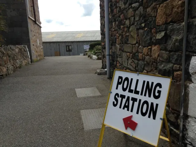 Rue Mainguy polling station