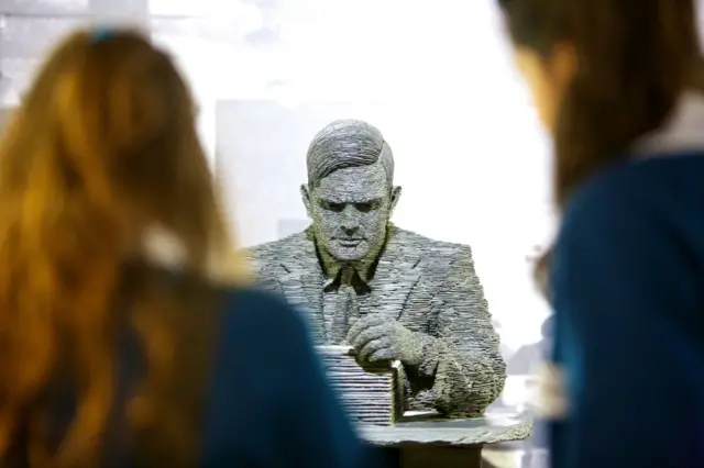 Alan Turing slate statue