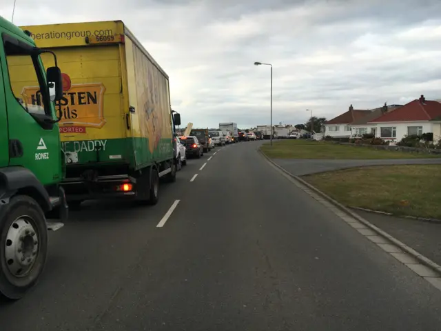 Traffic along the Bulwer Avenue