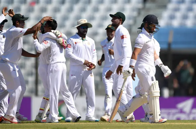 Ben Duckett walks off as Bangladesh celebrate