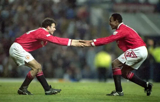 Ryan Giggs and Paul Ince celebrate