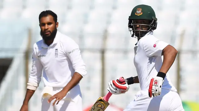 Tamim and Mahmudullah pick up runs off the bowling of Rashid