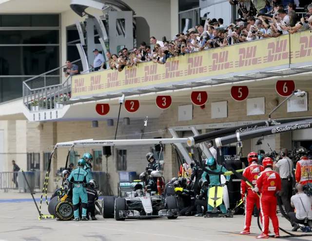 Tyre change for Rosberg