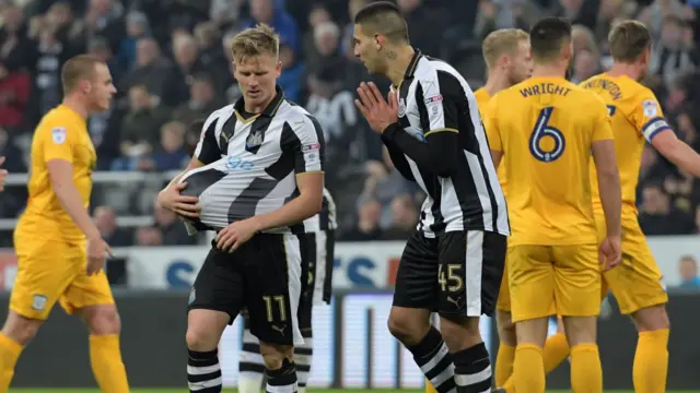 Aleksandar Mitrovic of Newcastle United pleads with Matt Ritchie