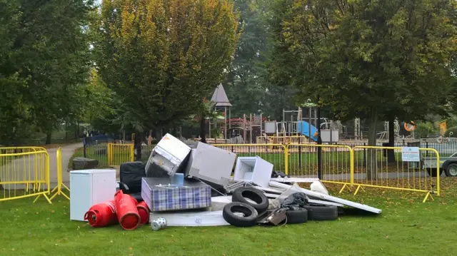 Rubbish in Welland Park