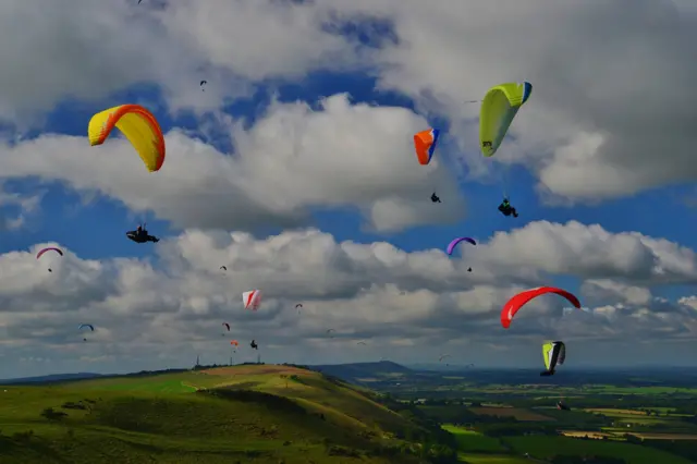 Devil's Dyke paragliders