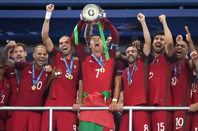 Portugal lifting trophy at Euro 2016