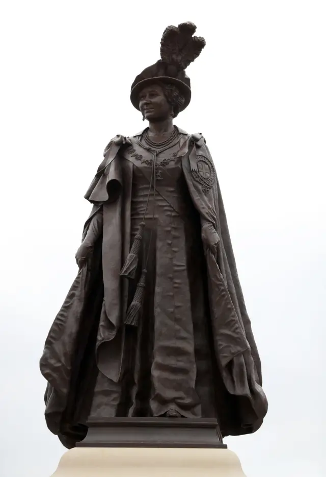 Queen Mother statue