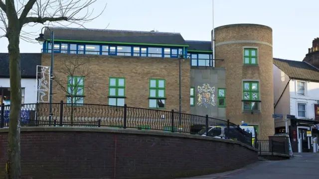 Luton Crown Court