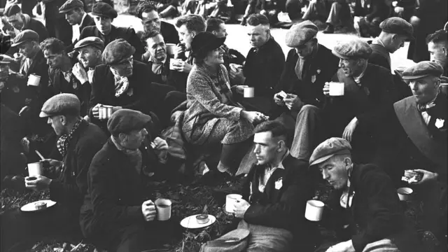 Jarrow marchers stopping for sandwiches