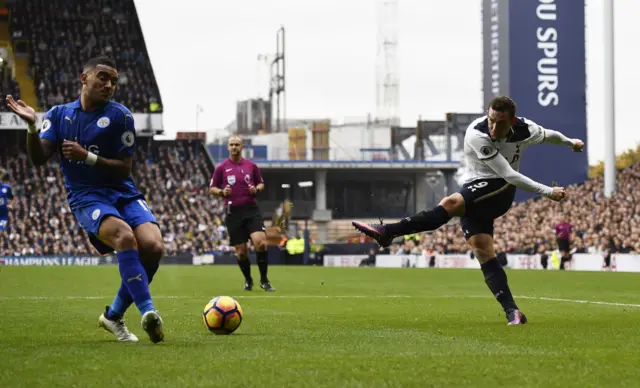 Vincent Janssen shoots