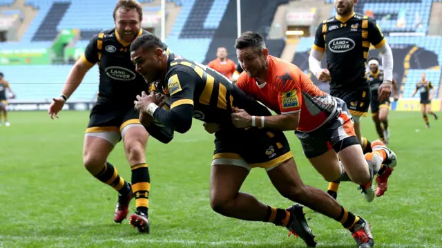 Frank Halai of Wasps scores a try