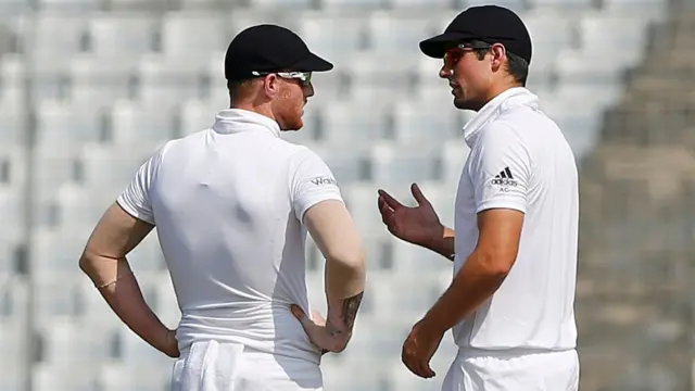 Alastair Cook talks to Ben Stokes