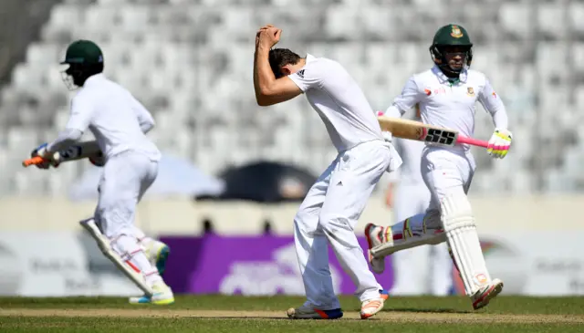 Zafar Ansari reacts to a dropped catch