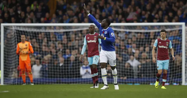 Romelu Lukaku scores for Everton