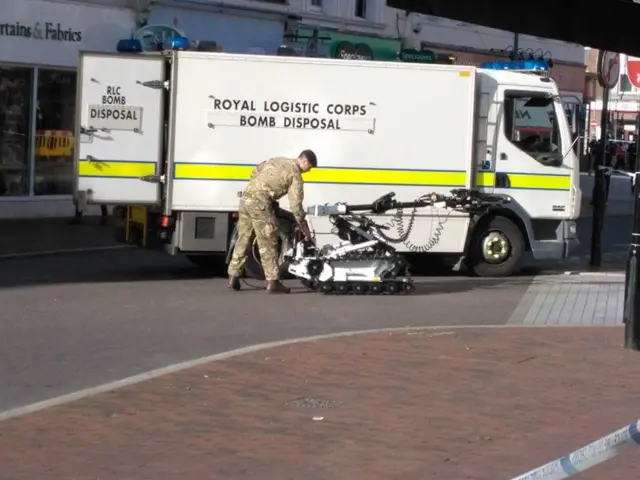 Bomb disposal robot