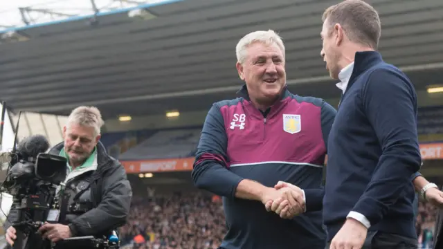 Gary Rowett and Steve Bruce shake hands