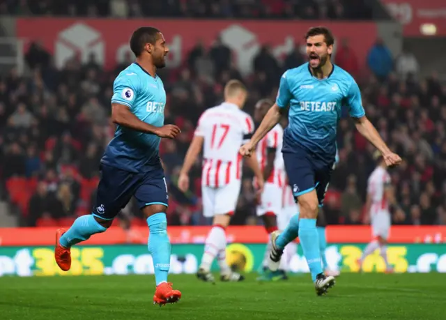 Wayne Routledge and Fernando Lorrente